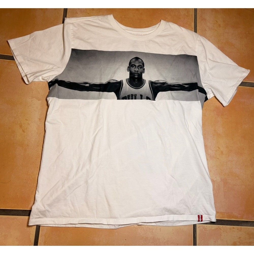 Michael Jordan T Shirt Mens XL White Wrap Around Wing Span Graphic Basketball